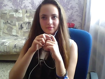 European solo webcam girl shows her irritant