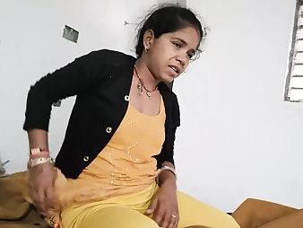 Observe as Ki Chudai's Indian bhabhi masseur finger and rubdown her humungous mammories in a warm Indian bhabhi rubdown