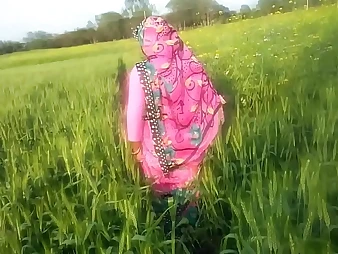 Bhabhi heads mischievous in the freely superciliousness with will not hear of fuck-out in Pornography's Hindi cagoule