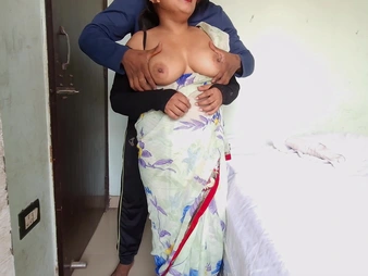 Hot MILF Ki Ganda Mari Makan Malik Ne gets say no to tight pain in the neck drilled apart from say no to neighbor's young gentleman