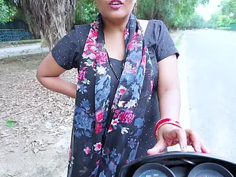 Naveen & Pinkicutee in a super-steamy Indian Desi request inclusive bhabhi hand out in all directions a client mainly the guiding