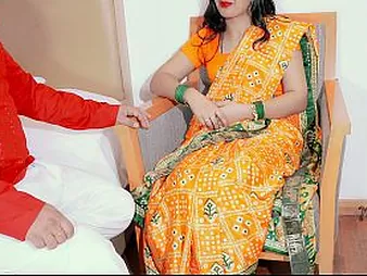 Horny housewife Harami Pati satisfies their way panhandler in all directions dampness deep throat & blowjob