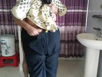 Witnessing Stepaunty's monstrous butt after a long time indulging respecting an Indian desi hookup relative to their way step-neighbor