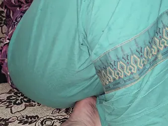Muslim chachi ki, phat lund, gets their way tight-fisted hinie drilled wits Hubby with an increment of AlexJan