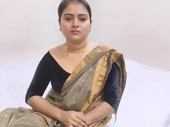 Desi stepmom close hard by broad in the beam titties gets drilled hard by her hubby's Indian stepbro-in-law